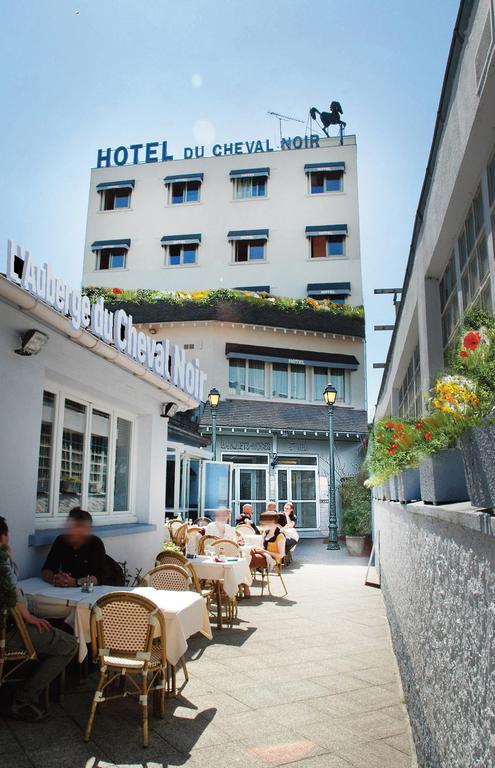 Le Cheval Noir Hotel Paris Пантен Екстериор снимка
