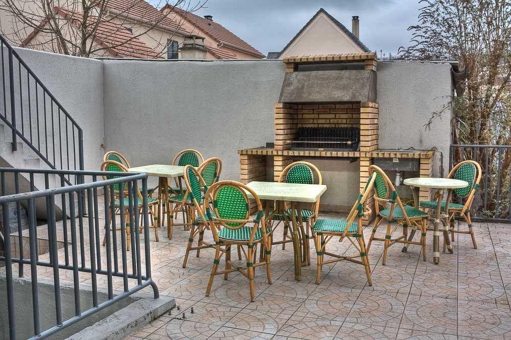 Le Cheval Noir Hotel Paris Пантен Екстериор снимка