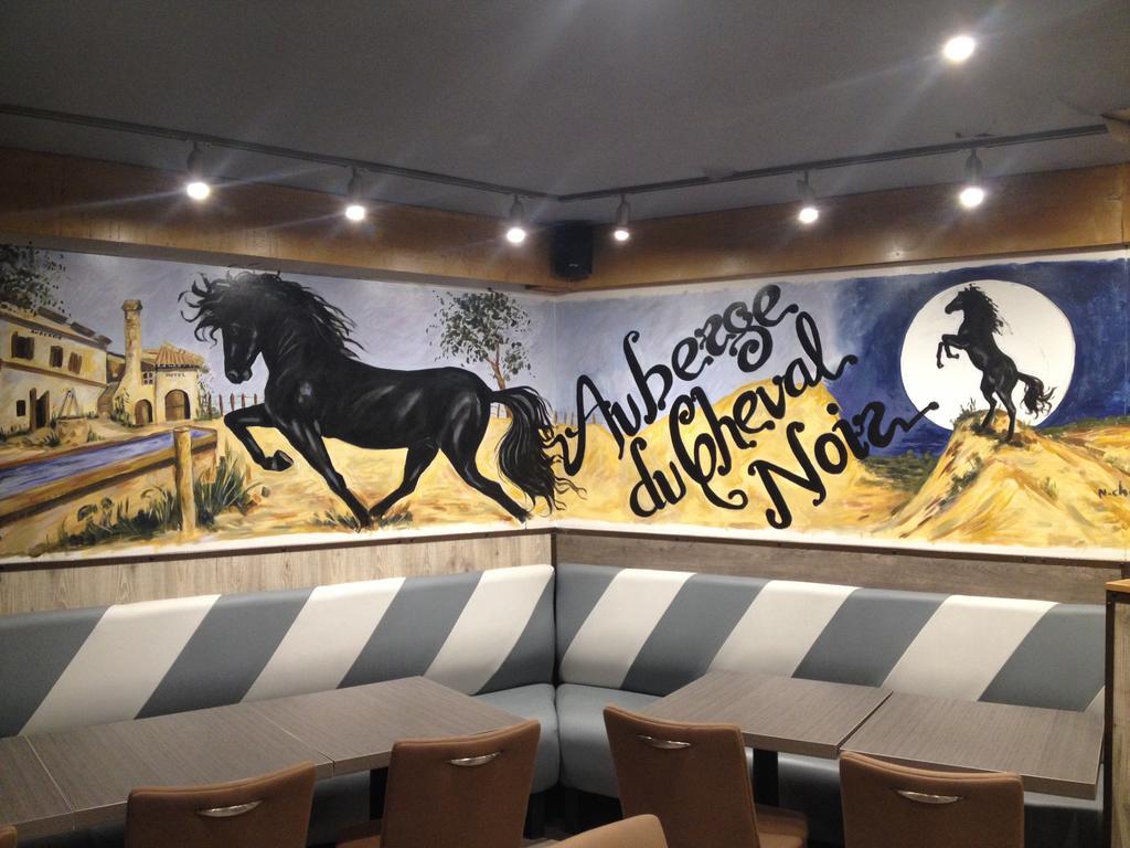 Le Cheval Noir Hotel Paris Пантен Екстериор снимка