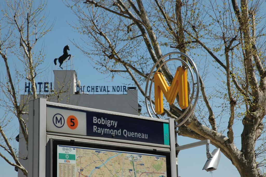 Le Cheval Noir Hotel Paris Пантен Екстериор снимка
