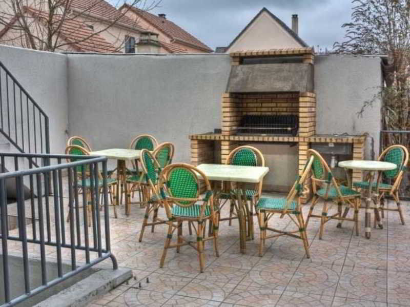 Le Cheval Noir Hotel Paris Пантен Екстериор снимка