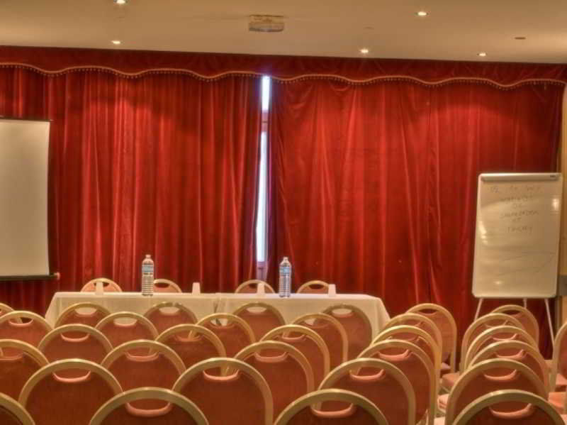 Le Cheval Noir Hotel Paris Пантен Екстериор снимка